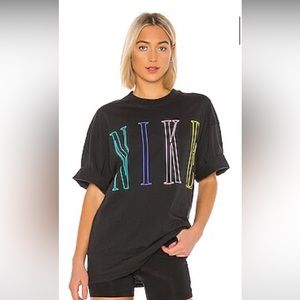 NK Boxy Tee GCE
Nike